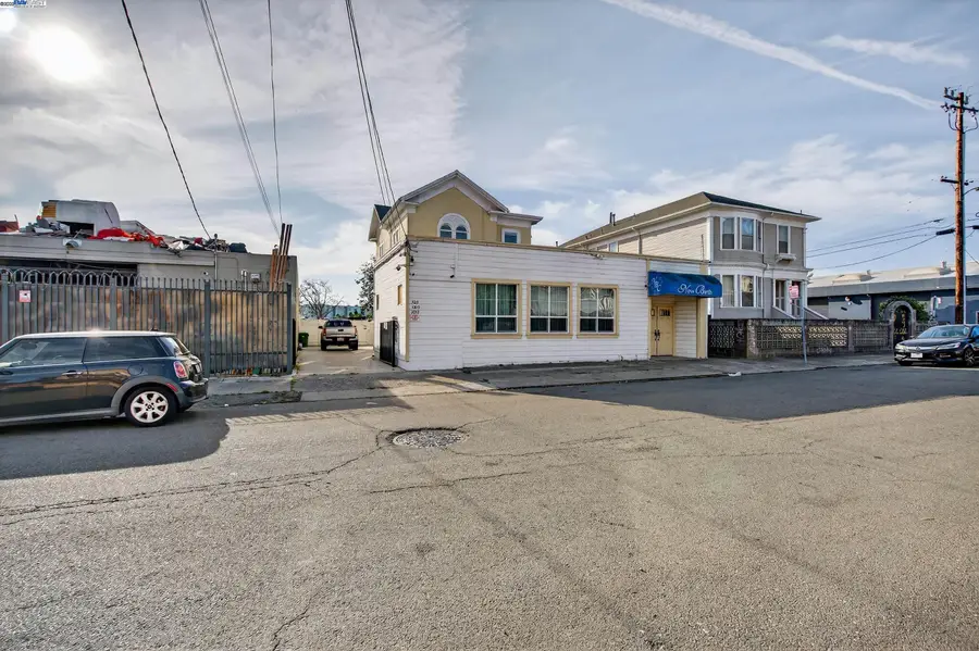 1011 E 11th St, Oakland, CA 94606 - #2
