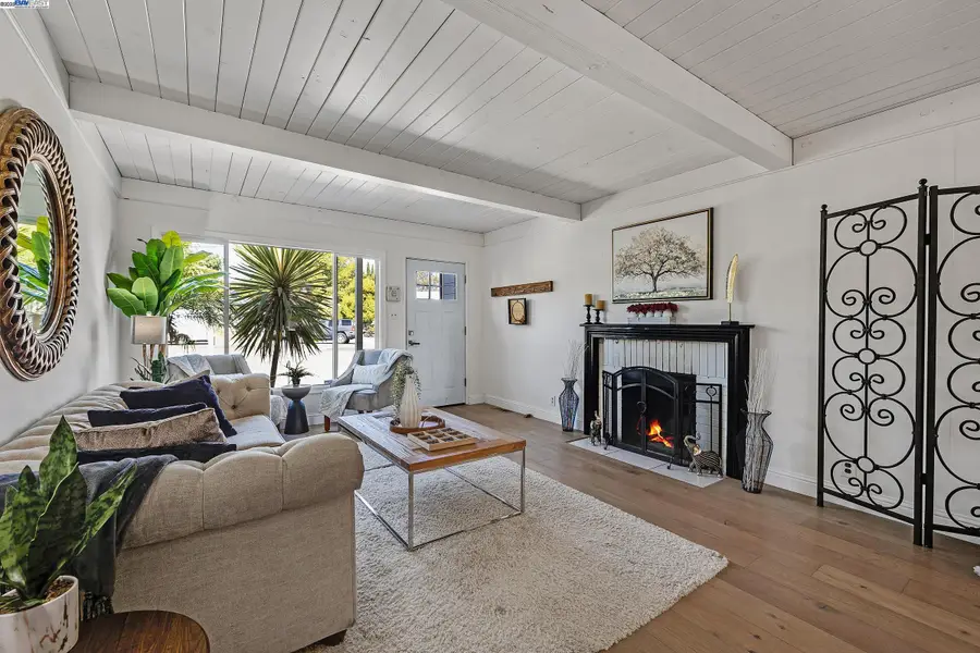 20089 Emerald Ct, Castro Valley, CA 94546 - Image #3