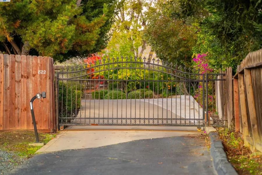 822 Navaronne Wy, Concord, CA 94518 - Image #2