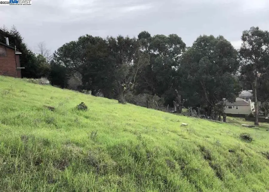 26550 Hayward Blvd, Hayward, CA 94542 - Image #3