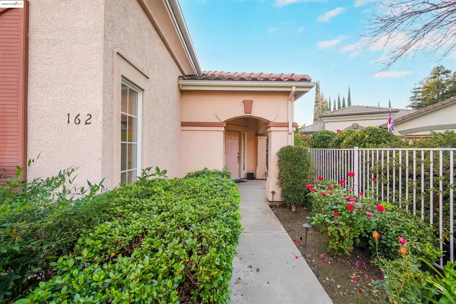 162 Albert Ct, Tracy, CA 95376 - Image #2