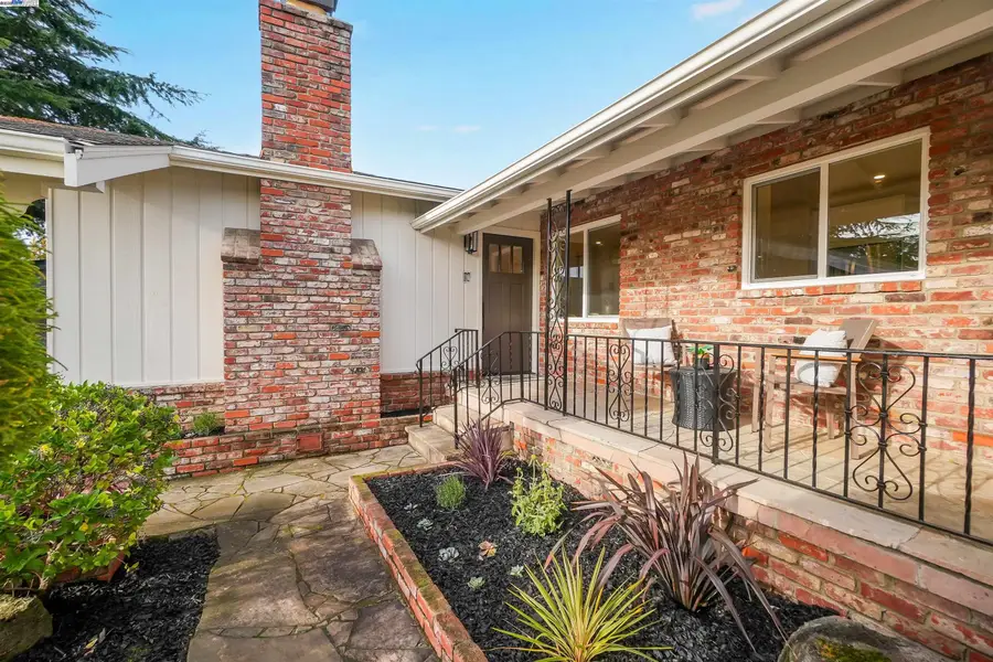 20255 Yeandle Ave, Castro Valley, CA 94546 - Image #2