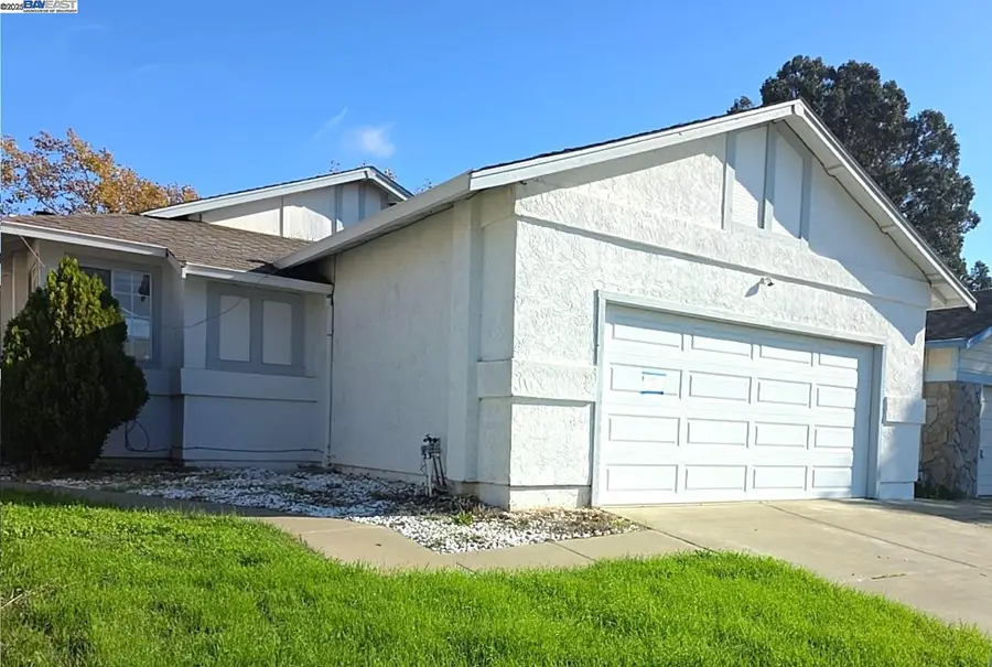 1045 Camellia Ct, Suisun City, CA 94585 - Image #2