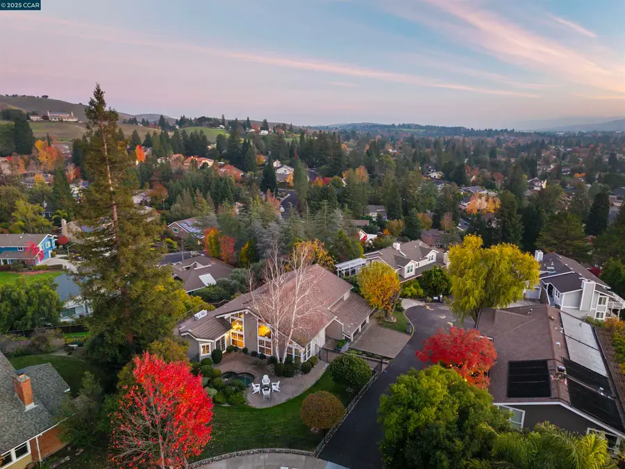 392 Paraiso Dr, Danville, CA 94526 - Image #2