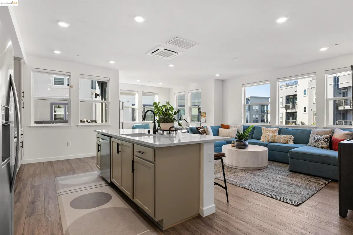 2836 Tradewind Dr, Alameda, CA 94501 - Image #1