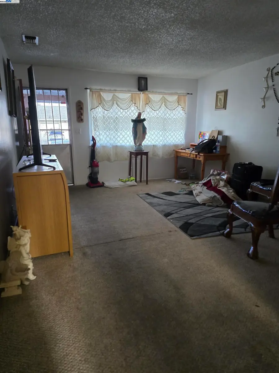 6933 Kermit Ln, Stockton, CA 95207 - Image #3