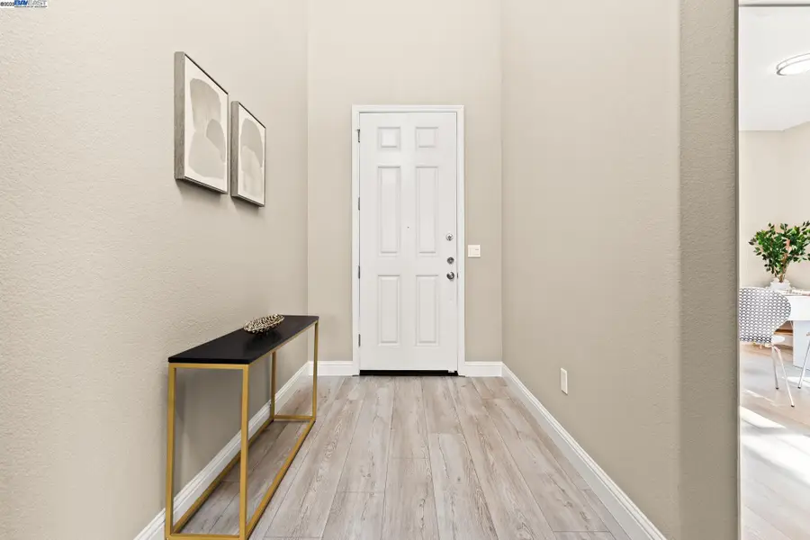 1525 Middle Ln, Hayward, CA 94545 - Image #2