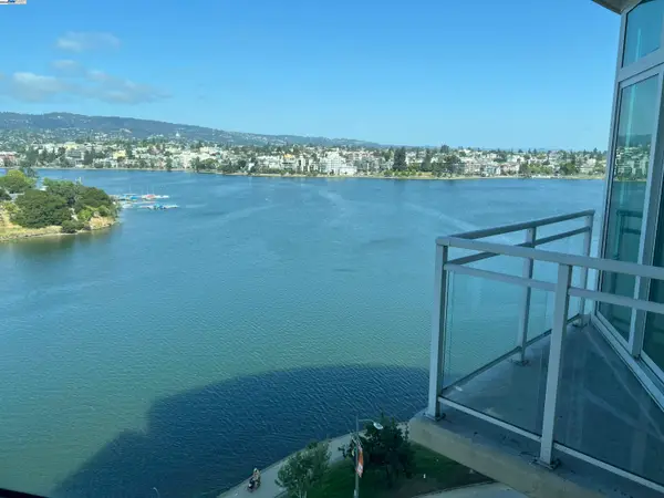 1 Lakeside Dr #821, Oakland, CA 94612