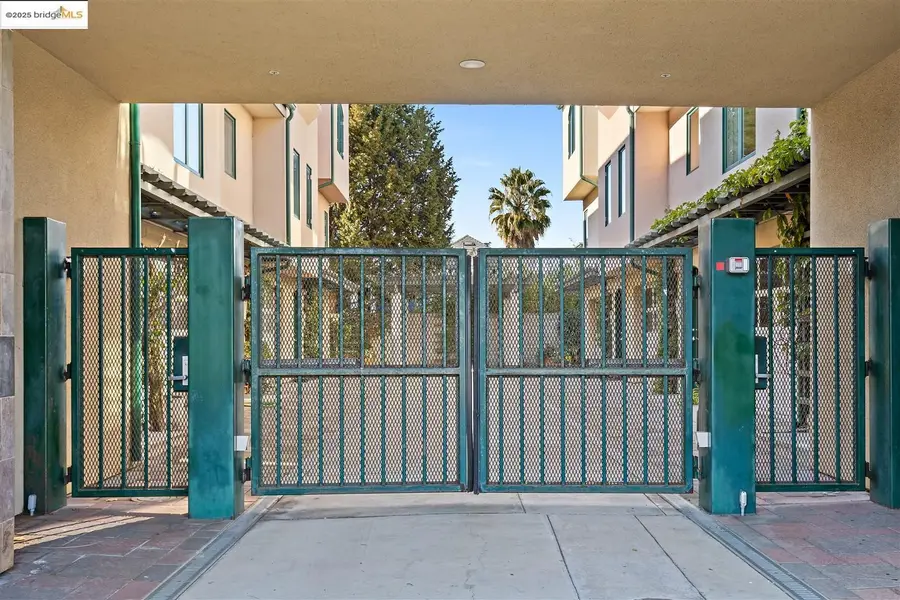 6555 Shattuck Avenue, Oakland, CA 94609 - Image #2