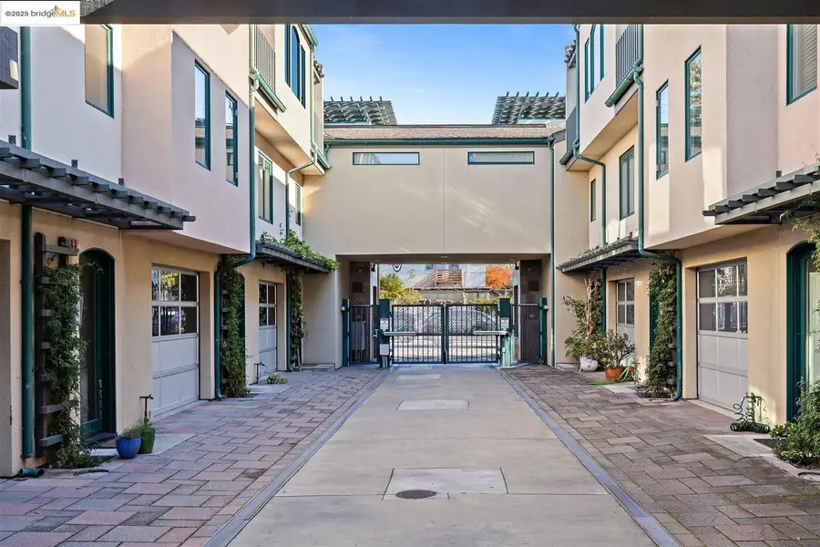 6555 Shattuck Avenue, Oakland, CA 94609 - Image #3