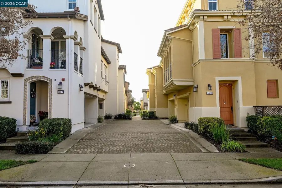 557 Selby Ln #3, Livermore, CA 94551 - Image #2