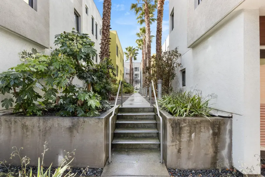 803 Zephyr Dr, Oakland, CA 94607 - Image #3