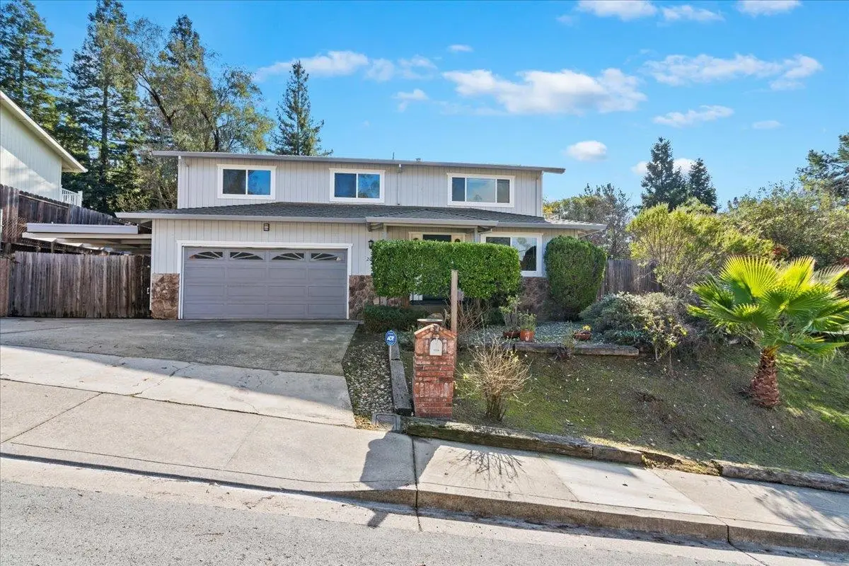 207 Midway Dr, Martinez, CA 94553 - Image #1