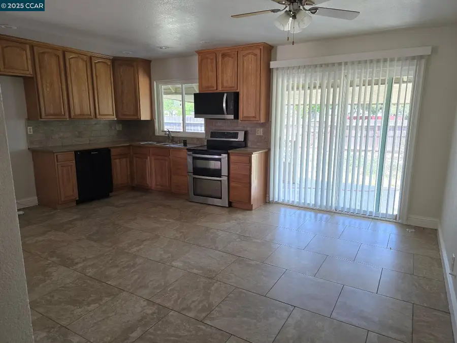 1015 Tenaya Ct, Manteca, CA 95337 - Image #2
