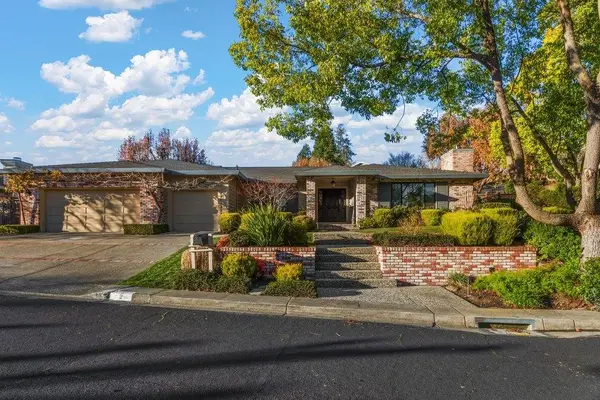 2 Willow Springs Lane, Moraga, CA 94556