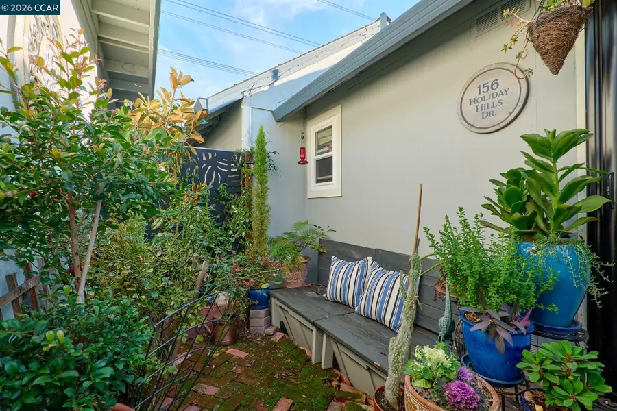 156 Holiday Hills Dr, Martinez, CA 94553 - Image #2