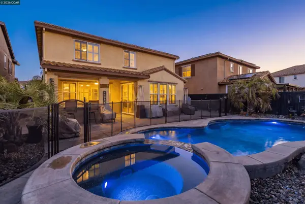 515 W Cherry St, Dixon, CA 95620