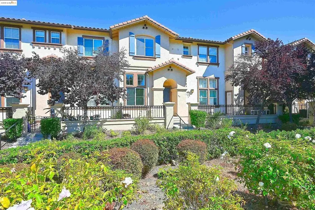 215 Santa Barbara St, San Pablo, CA 94806 - #1