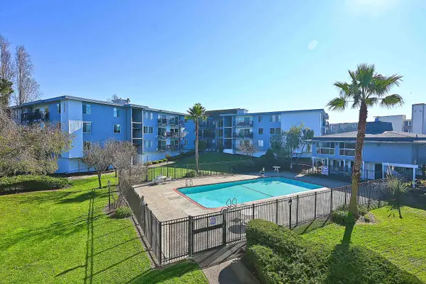960 Shorepoint #215, Alameda, CA 94501