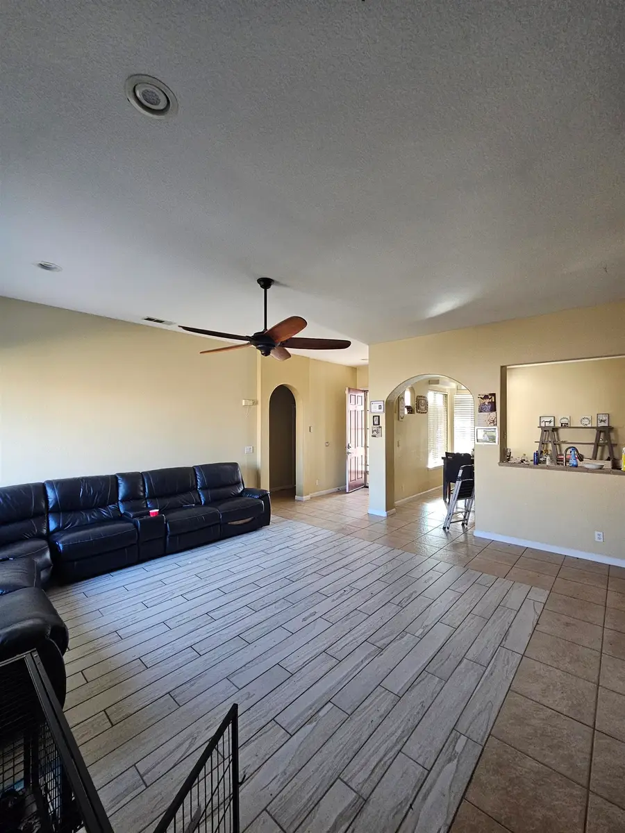 537 Bonanza Dr, Newman, CA 95360 - Image #3