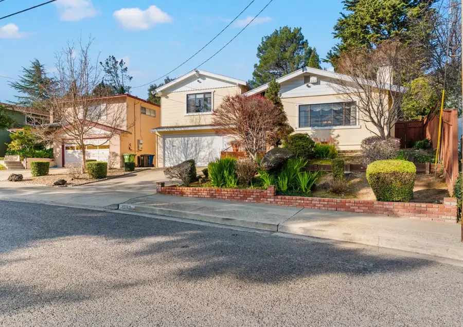 18153 Plymouth Dr, Castro Valley, CA 94546 - #2