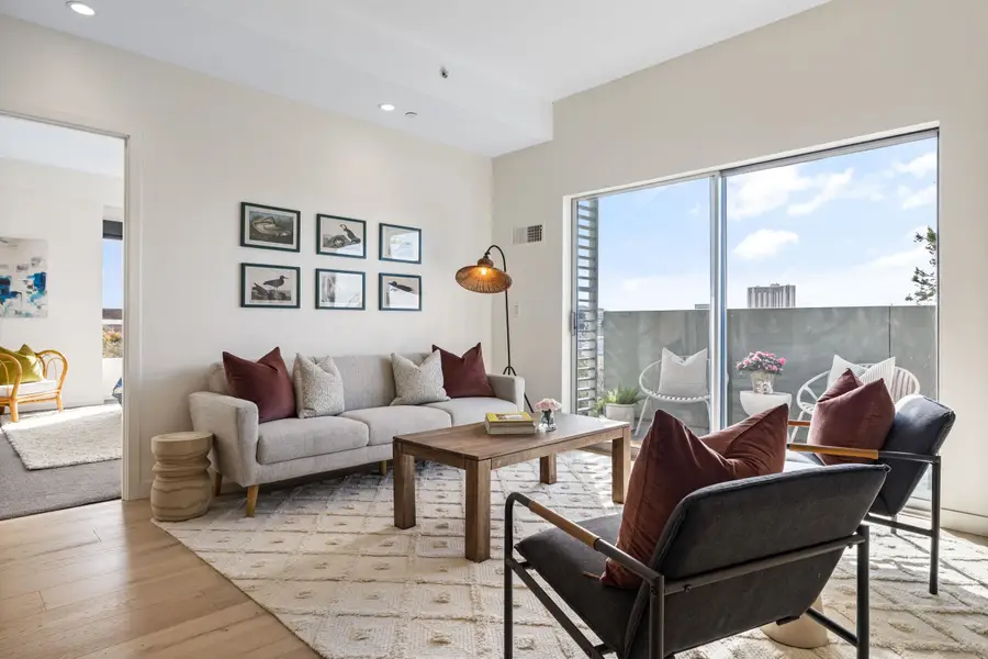 6465 San Pablo Ave #306, Oakland, CA 94608 - Image #2