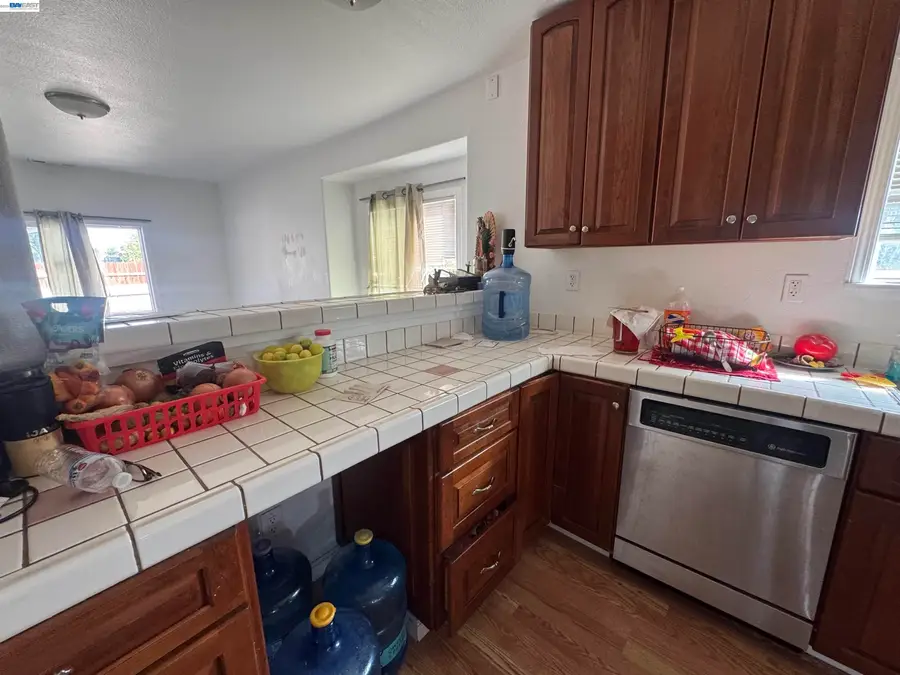 604 Sunset Avenue, Modesto, CA 95351 - #2