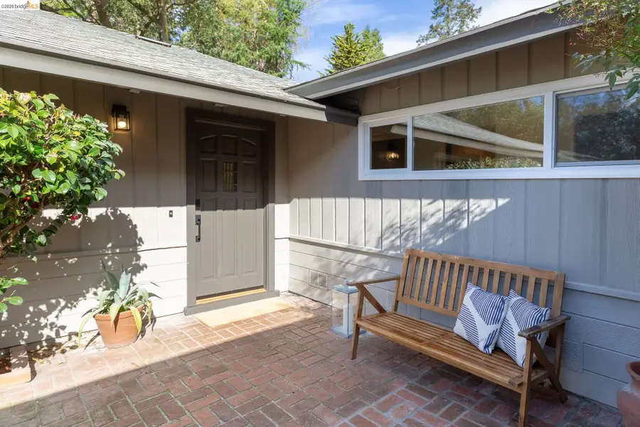 5914 Thornhill Drive, Oakland, CA 94611 - #3