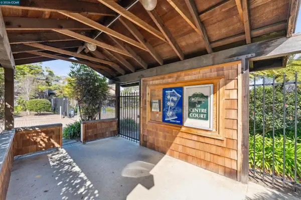 405 Centre Ct, Alameda, CA 94502