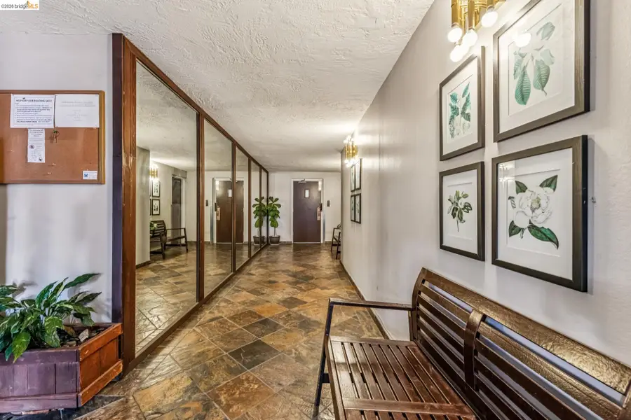 199 Montecito Ave #105, Oakland, CA 94610 - #3