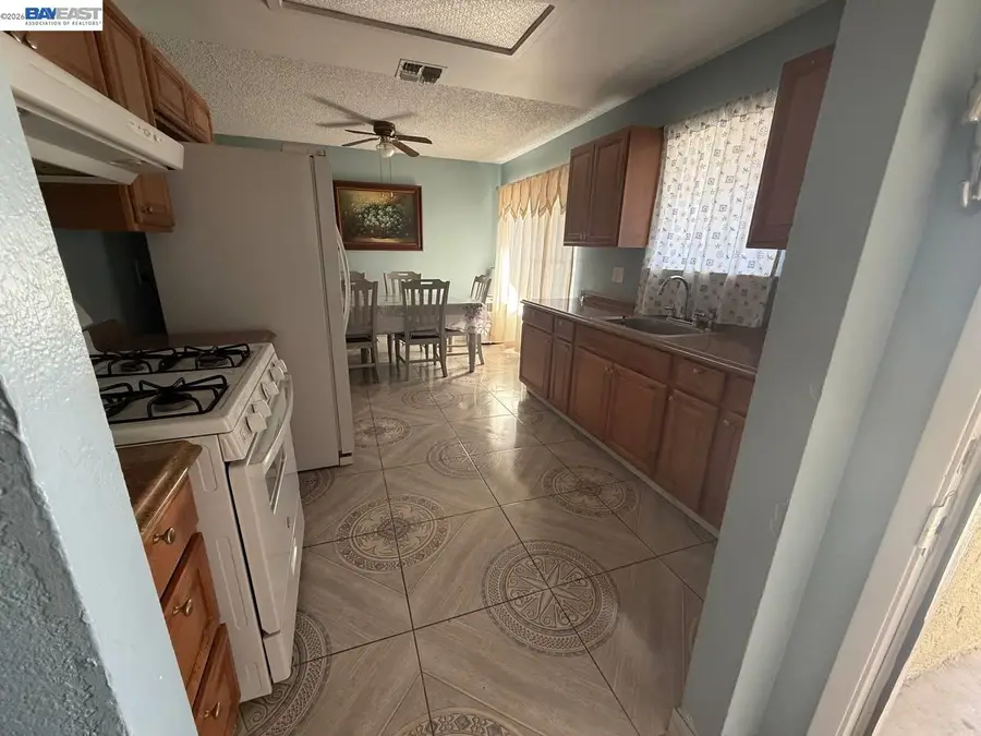 119 Santa Cruz St, Madera, CA 93637 - #2