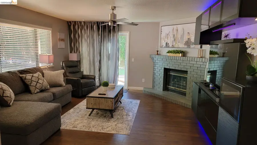 1839 42nd St, Sacramento, CA 95819 - #3