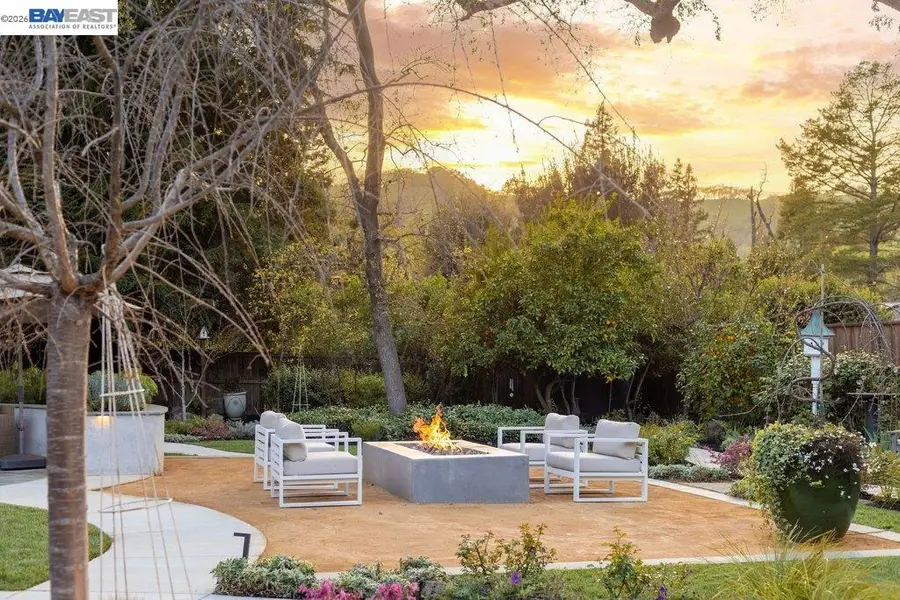 1397 Pine Tree Dr, Alamo, CA 94507 - #2