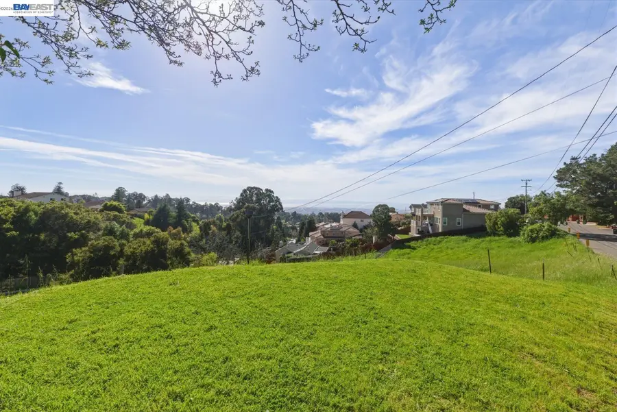 27188 Hayward Blvd, Hayward, CA 94542 - #2