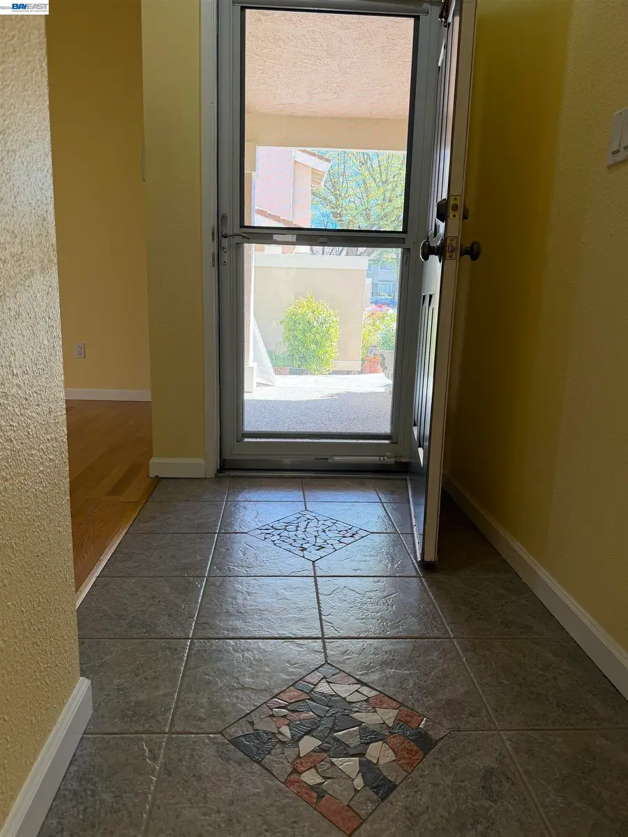 685 Palomino Dr #D, Pleasanton, CA 94566 - #3