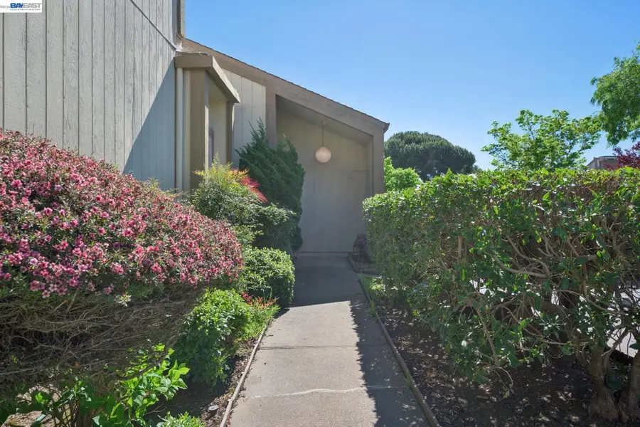 3201 Phoenix Ln, Alameda, CA 94502 - #2