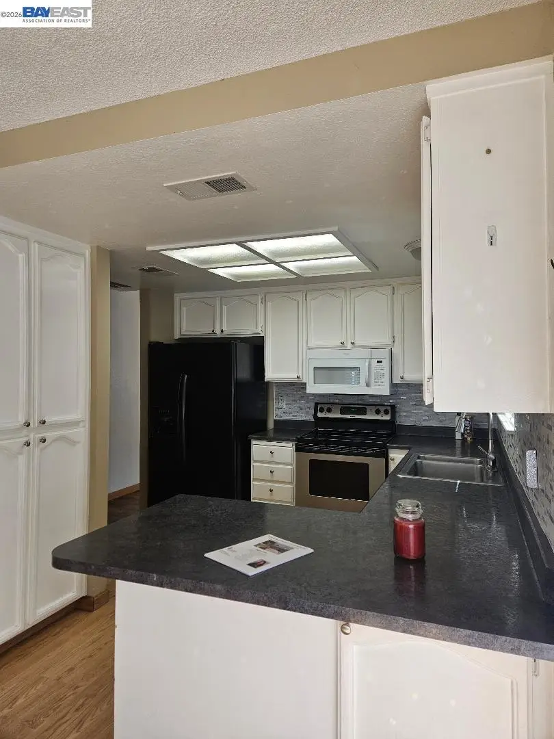 8504 Sunnybrea Dr, Sacramento, CA 95823 - #2