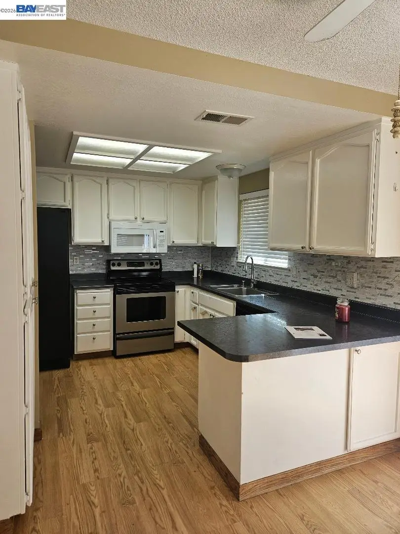 8504 Sunnybrea Dr, Sacramento, CA 95823 - #3