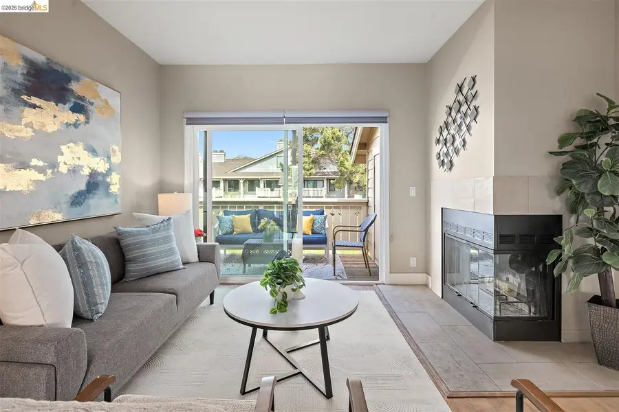 220 Lakeshore Ct, Richmond, CA 94804 - #2