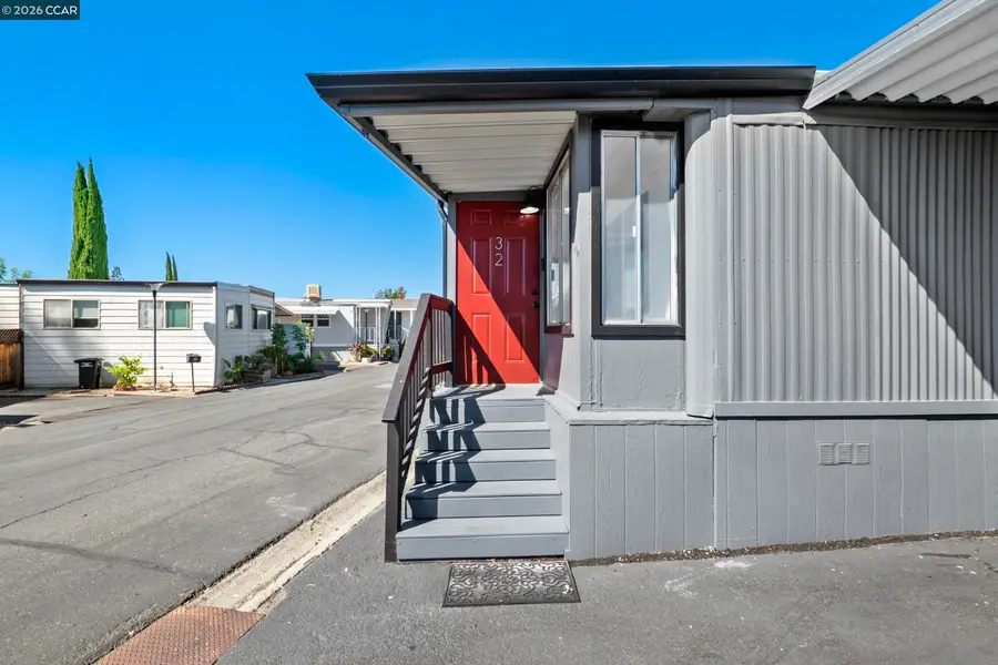 32 Galloway Dr., Concord, CA 94518 - #3