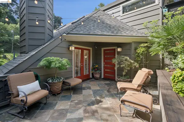 2929 Holyrood Drive, Oakland, CA 94611