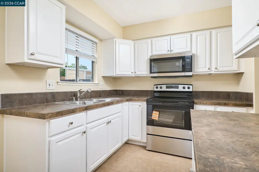 2018 Southwood Dr, Vacaville, CA 95687 - #3