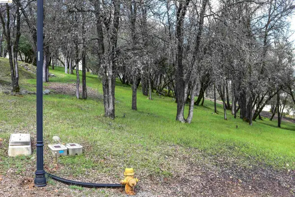 19077 Apple Valley Dr., Sonora, CA 95370