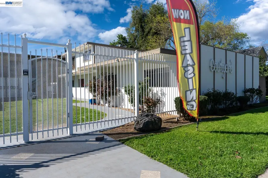 132 W 18th St, Merced, CA 95340 - #3