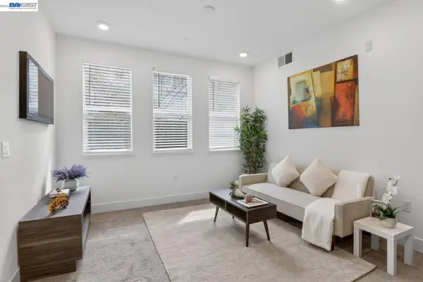 411 Rhythm Ln, Hayward, CA 94544