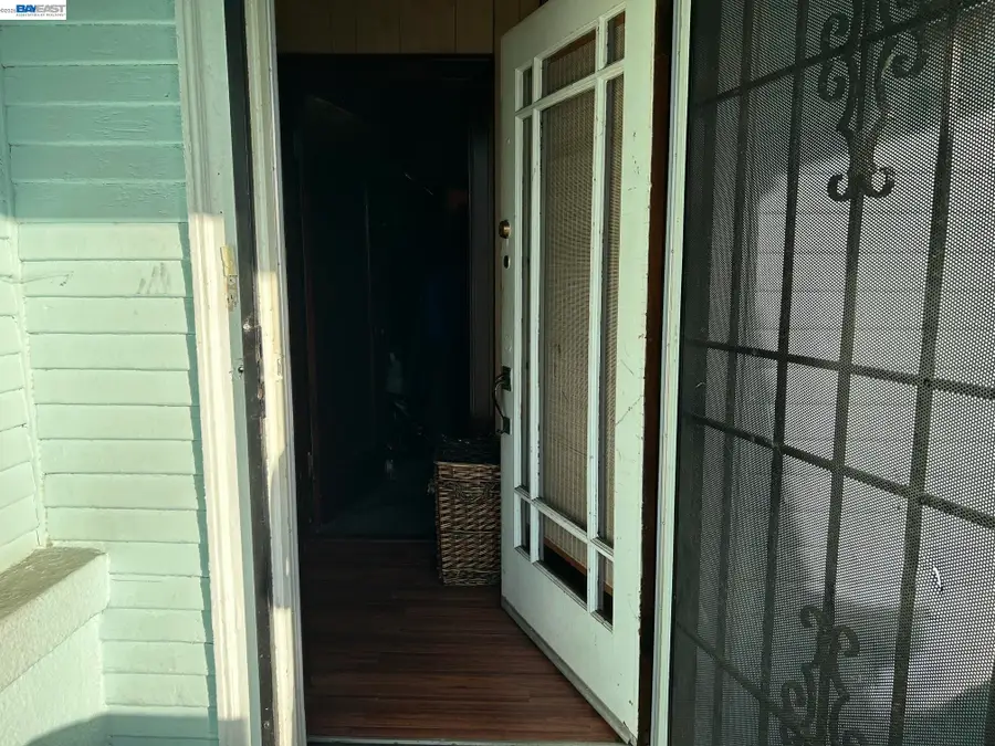 Address Withheld By Seller, Oakland, CA 94605 - #3