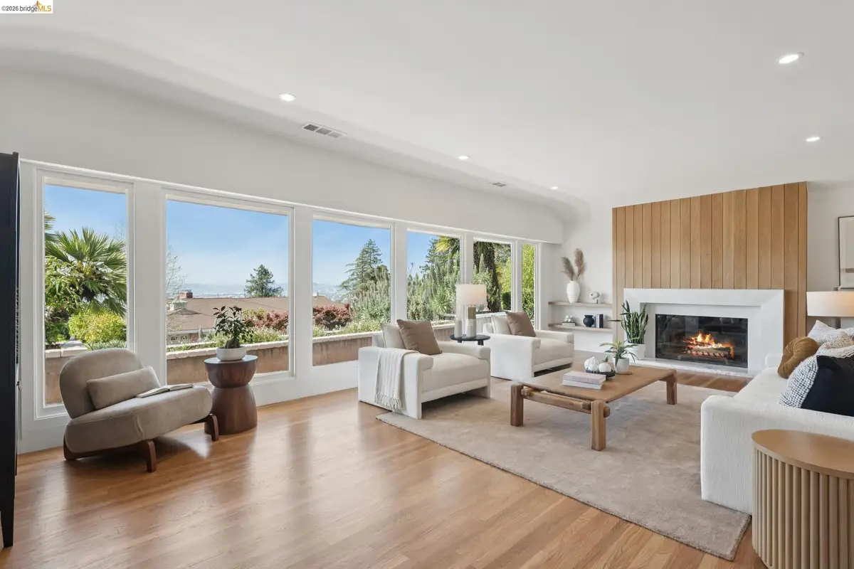 246 Pershing Dr, Oakland, CA 94611 - #1