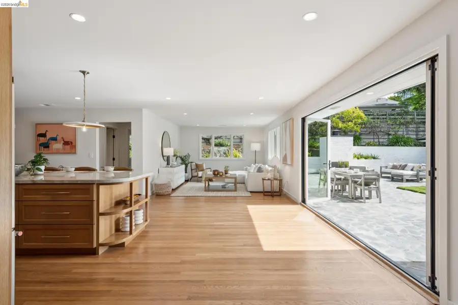 246 Pershing Dr, Oakland, CA 94611 - #2