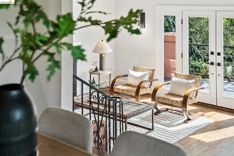 5617 Moraga, Oakland, CA 94611 - #2