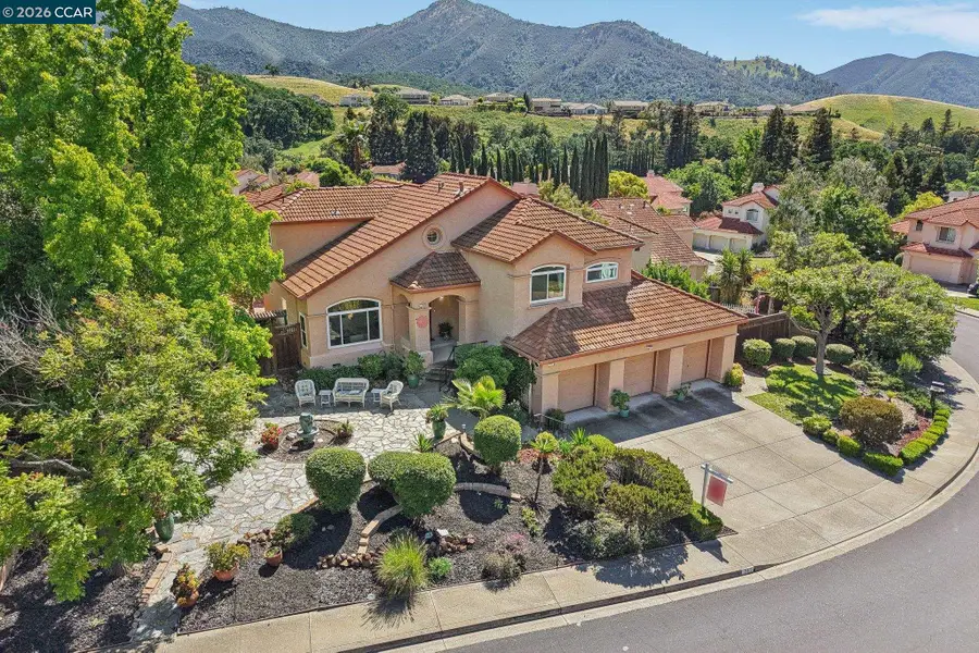 242 El Pueblo Pl, Clayton, CA 94517 - #2